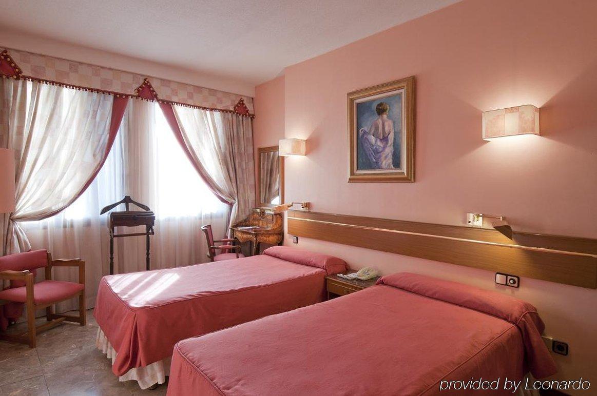 Foxa 25 Hotel Мадрид Стая снимка