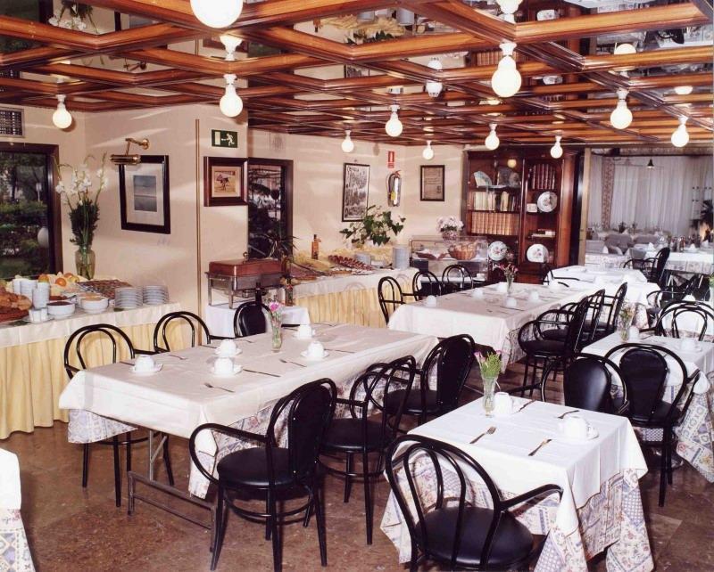 Foxa 25 Hotel Мадрид Екстериор снимка